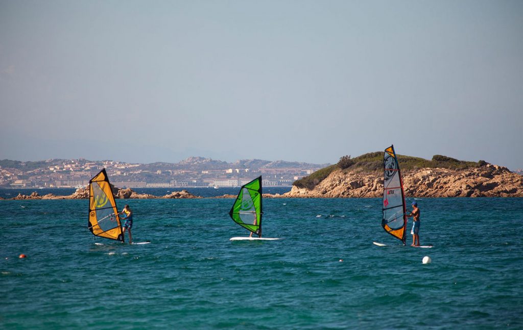 lezioni-di-windsurf-camping-isuledda